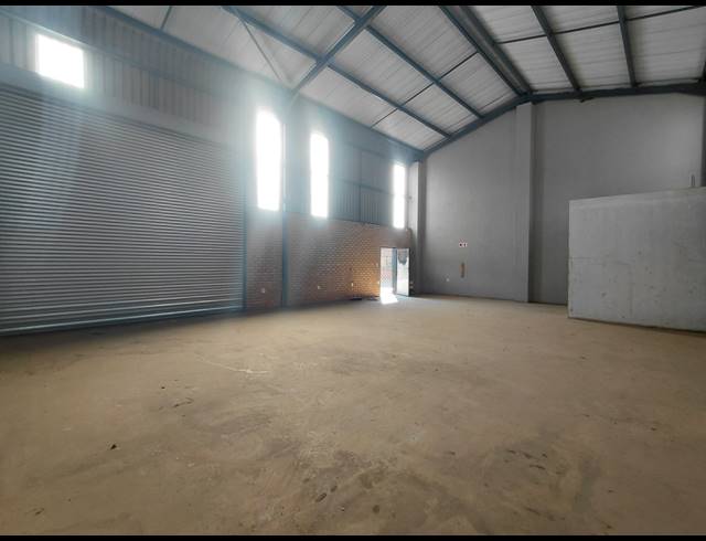 272M² WAREHOUSE TO LET IN CLAYVILLE